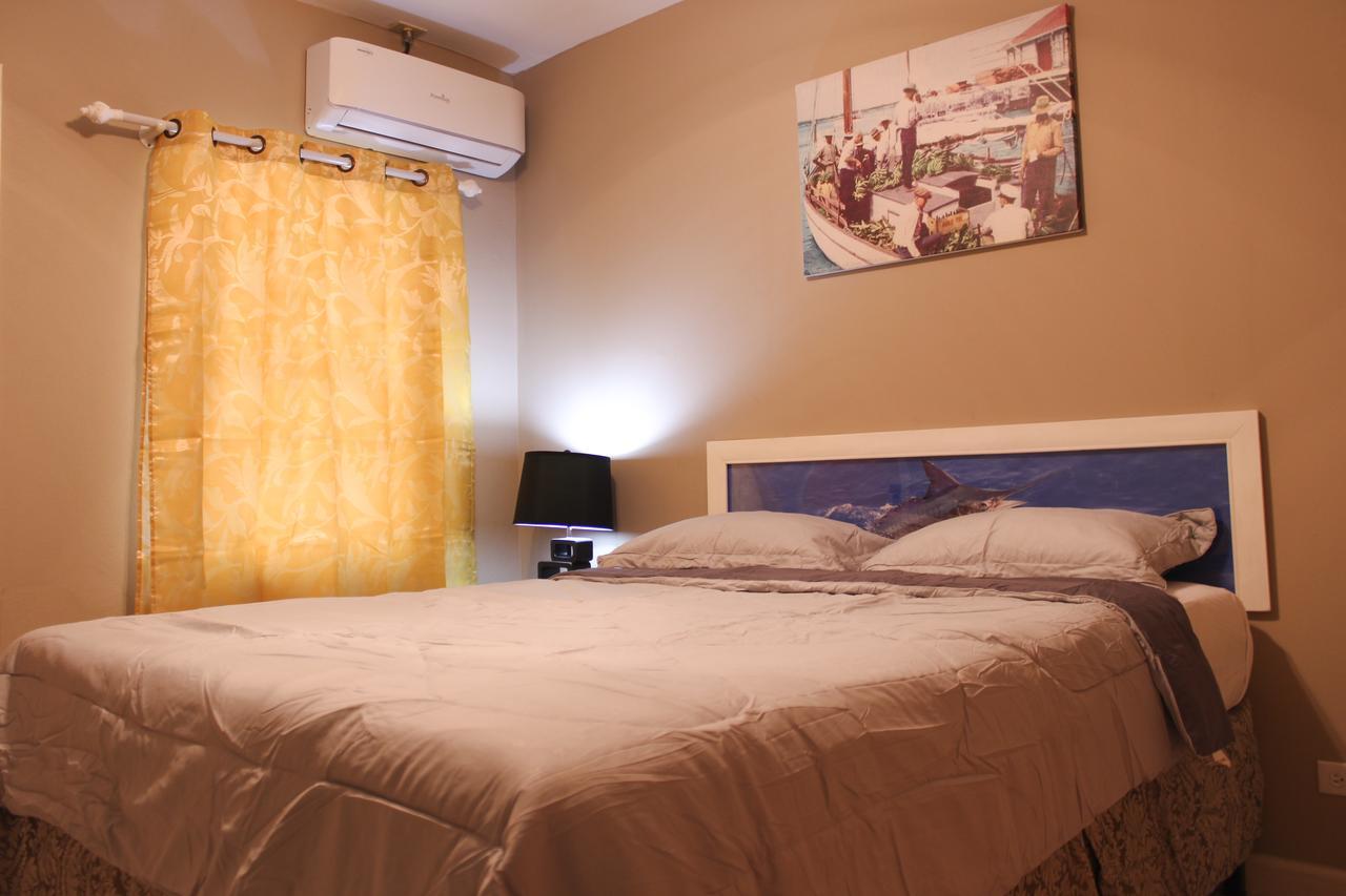 Hibiscus Inn Hotel แนสซอ ภายนอก รูปภาพ